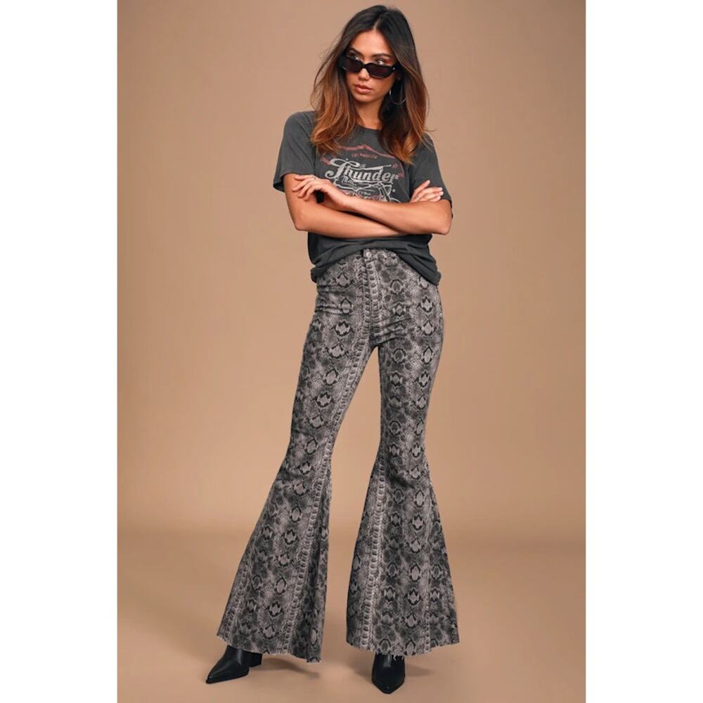 We The Free Just Float On Snake Print Flare Jeans Size 26 Boho Retro 70s Style
